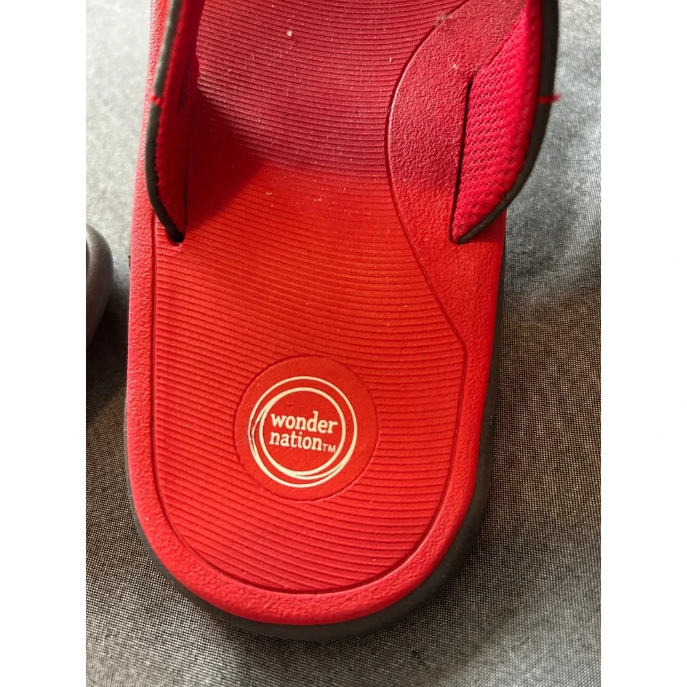 Wonder Nation Boys Red Black Flip Flop Sandals Size 2/3 Casual Beach Shoes